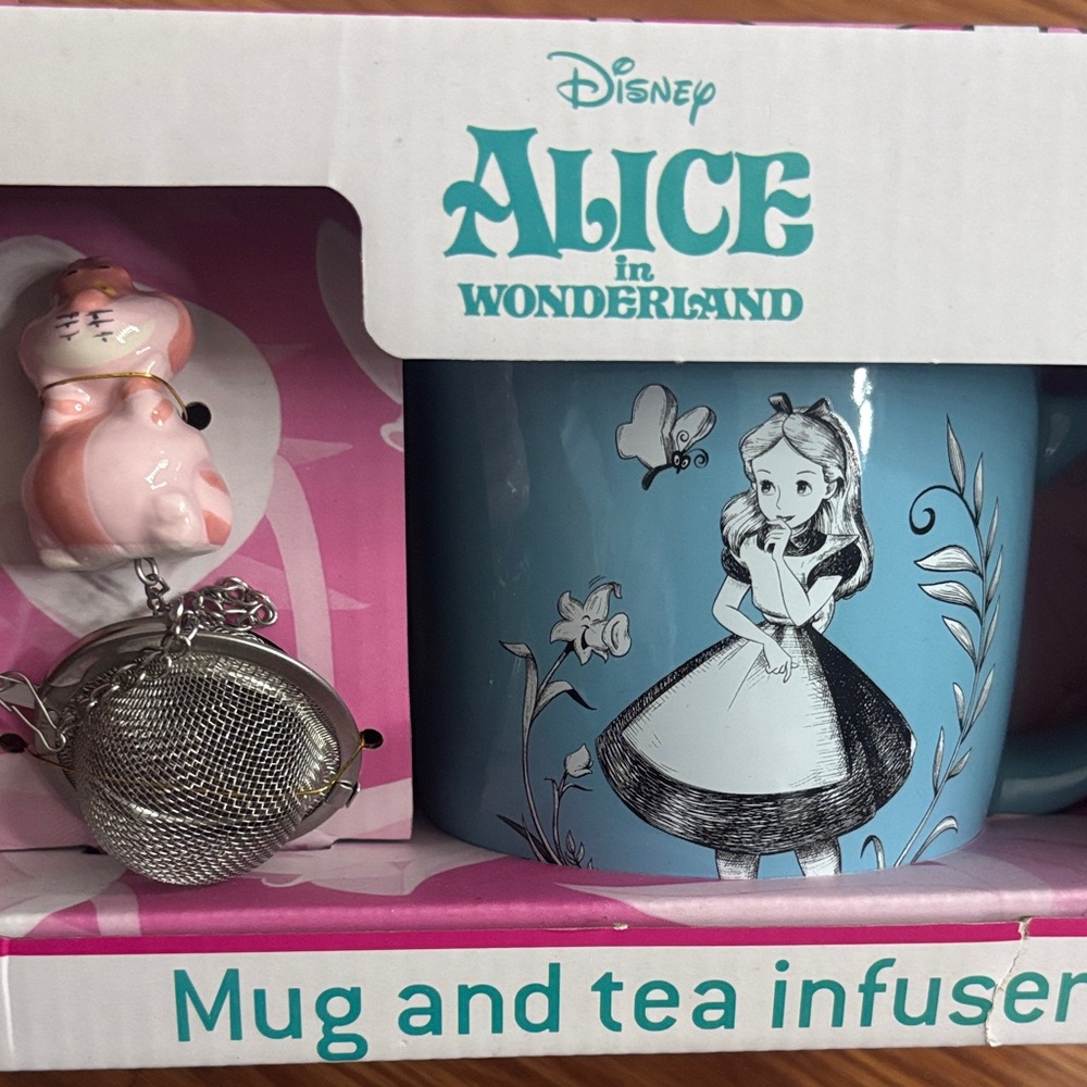 Alice in Wonderland mug & tea infuser